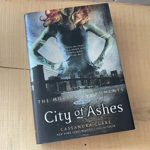 JUST IN City of Ashes Hardcover Fantasy Fiction Book Mortal Instruments Book 2
